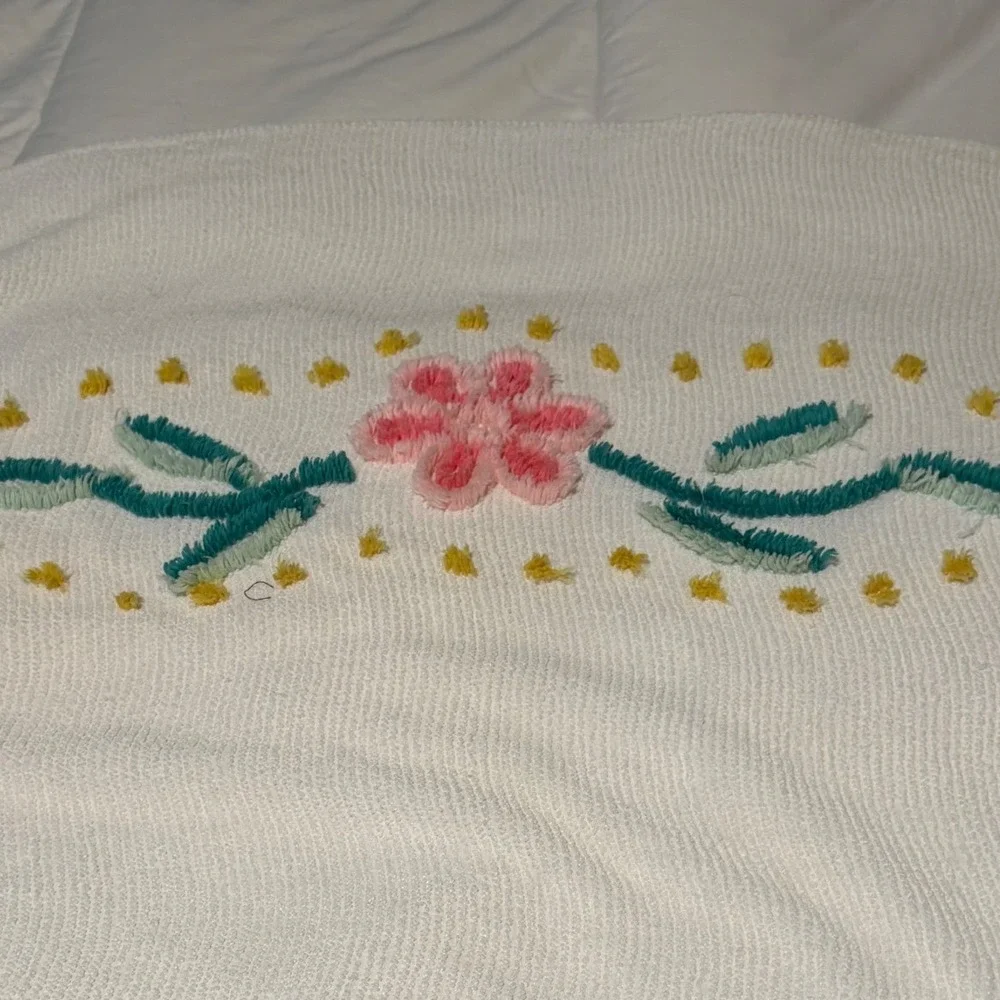Vintage Chenille Floral Heart Bedspread White Cottagecore Twin Shabby Chic Retro